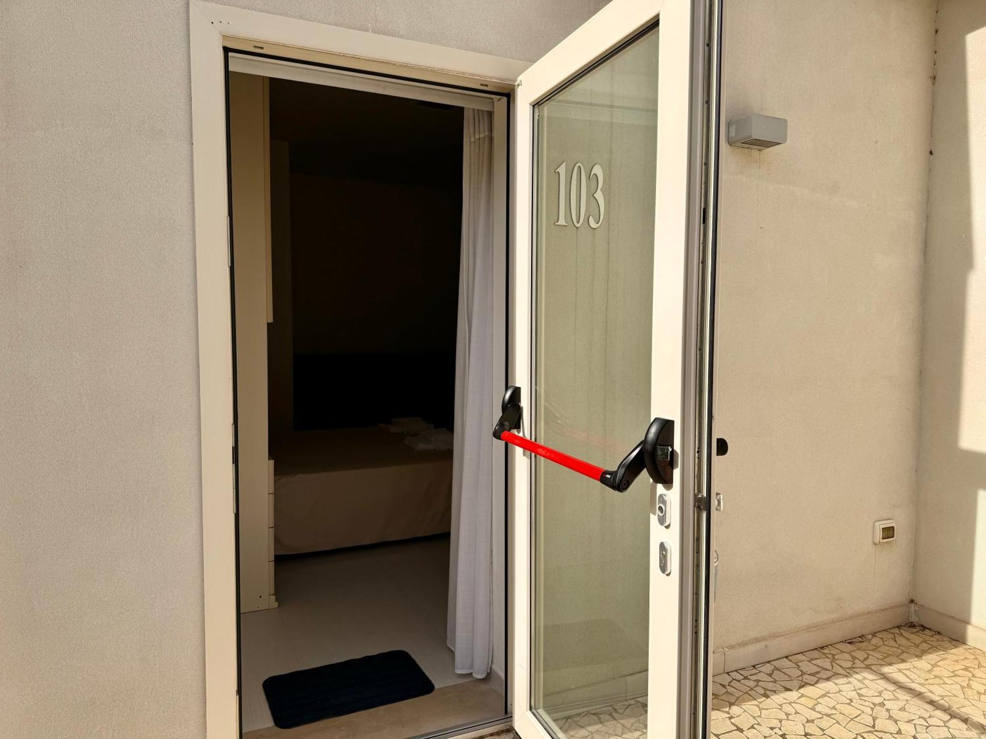 Baia Sangiorgio Hotel & Beach Club Bari Exterior photo